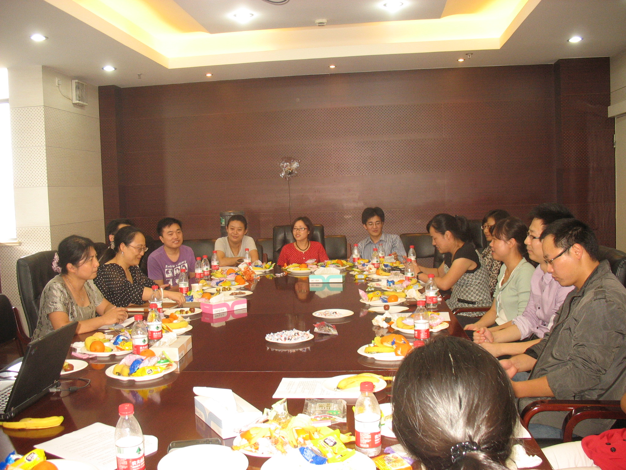 伟德bv1946官网召开青年教师座谈会
